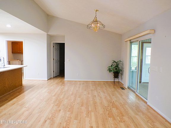 4th image of 161 Cromwell Ln
