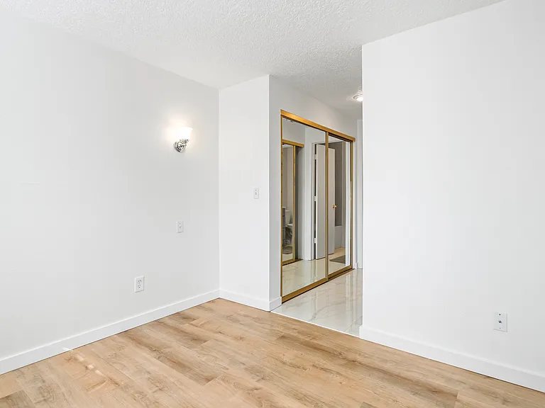 15 Crestfield Ct #15 — Photo 13