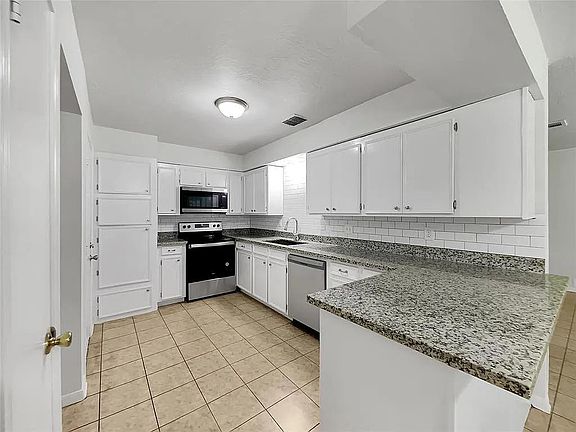 5th image of 2118 Yorktown Ct S