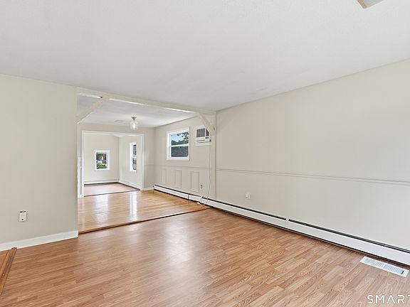 4th image of 38 Sparrowbush Road