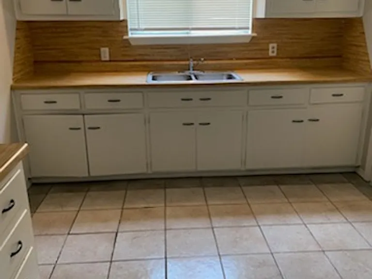 1408 NW Ozmun Ave — Photo 3