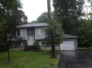 3145 Hamlet Dr, Tobyhanna, PA 18466