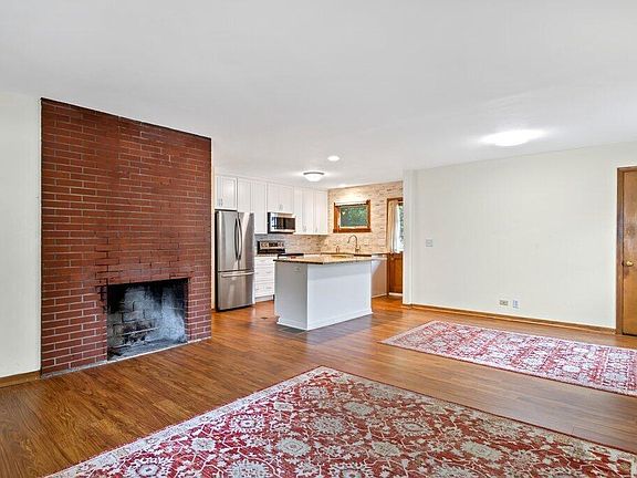 5th image of 448 Pittsfield Dr