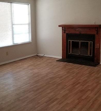 4th image of 724 Schroder Ave NE