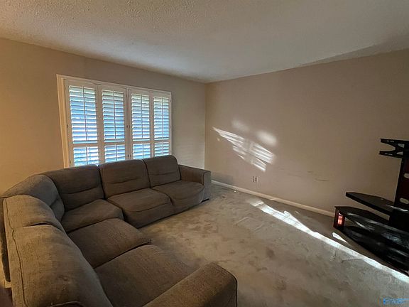 3rd image of 12104 Greenleaf Dr SE