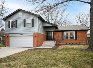 1542 Huntleigh Dr, Wheaton, IL 60189