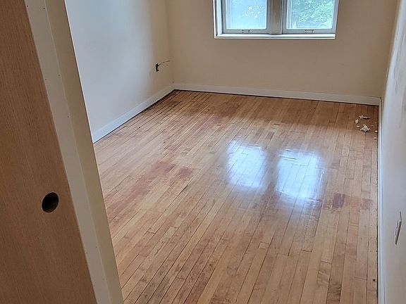5th image of 2804-2810 W Kilbourn Ave #1-2810