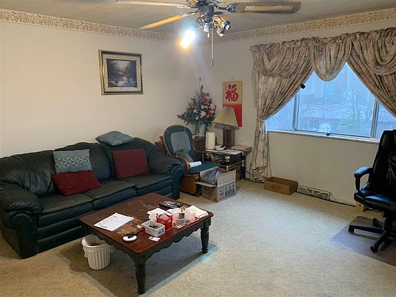 4th image of 400 Greenbrier Dr