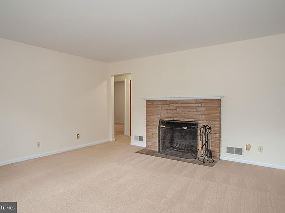 3rd image of 5950 Clames Dr