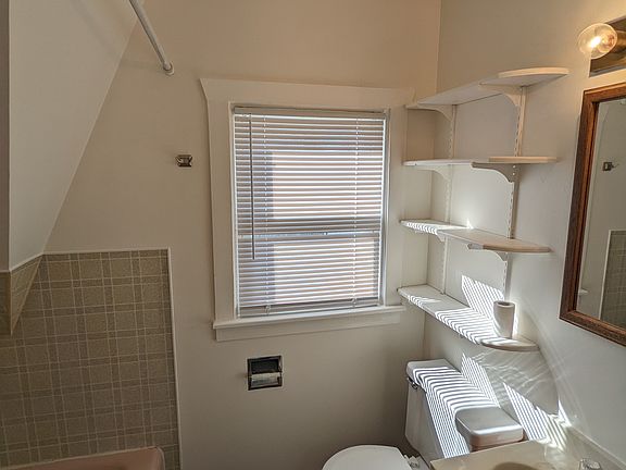 4th image of 627-629 S Marion St #2