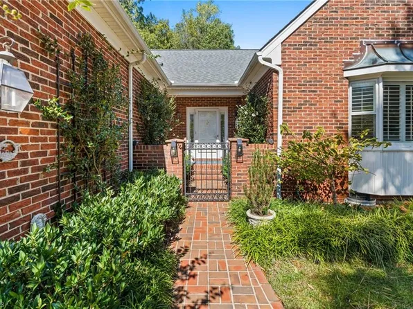 1823 Country Club Dr, High Point, NC 27262