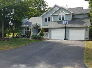 16 Sage Dr, Cranston, RI 02921