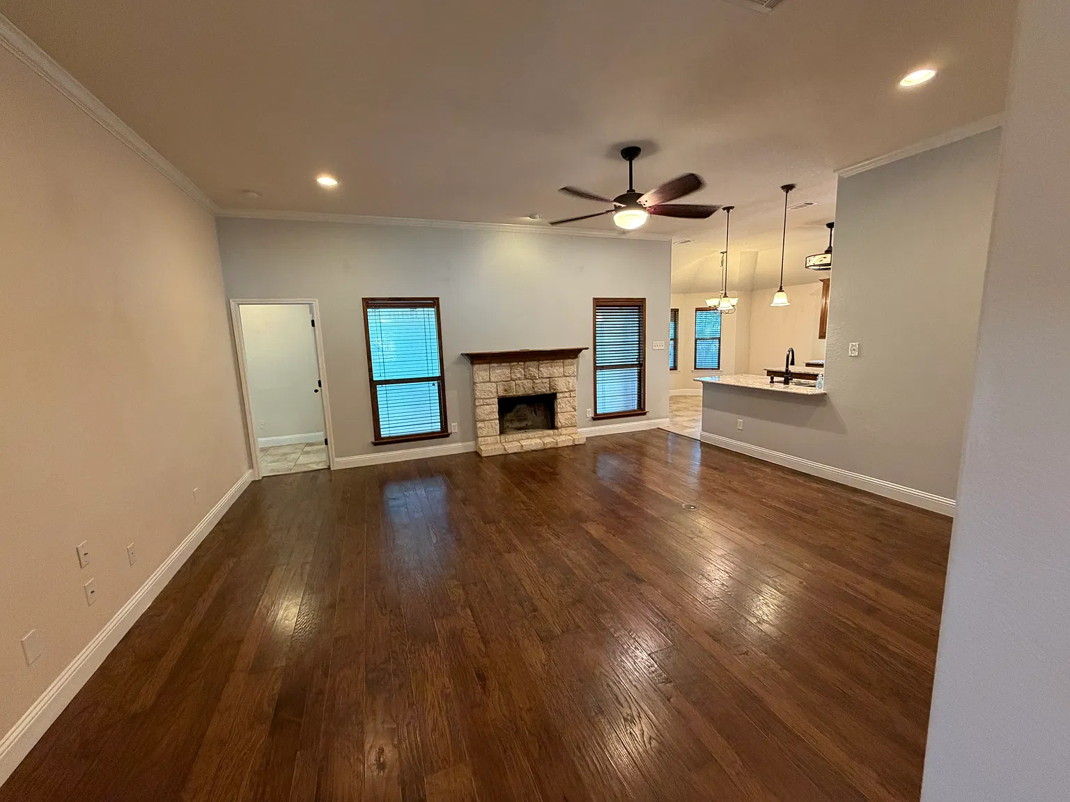 3 bed, 1650 sqft, $2,200 — Photo 2