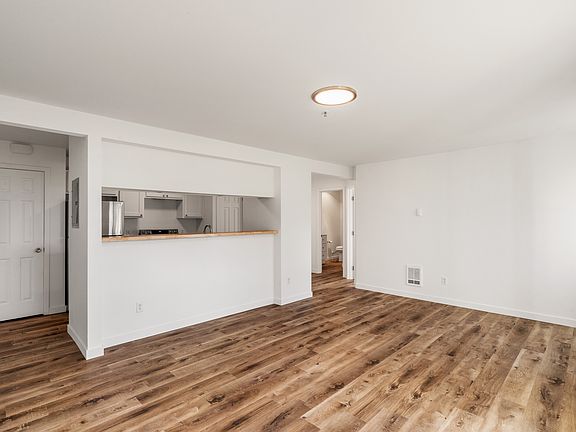 3rd image of 100 W Curtis St #103