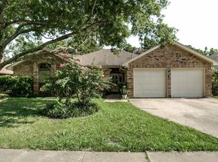 2309 Christopher Ln, Euless, TX 76040