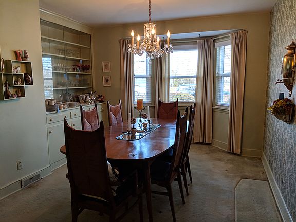4th image of 2213 Villa Dr
