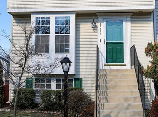 45427 Gable Sq, Sterling, VA 20164
