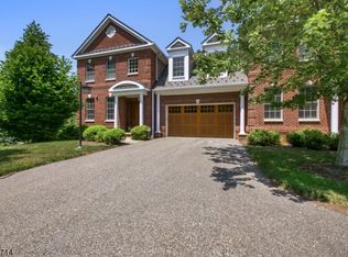 2 Wheatsheaf Farm Rd, Morristown, NJ 07960