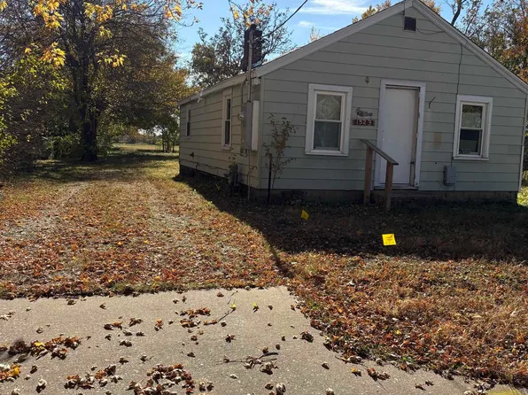 1523 E Pierce St, Macomb, IL 61455