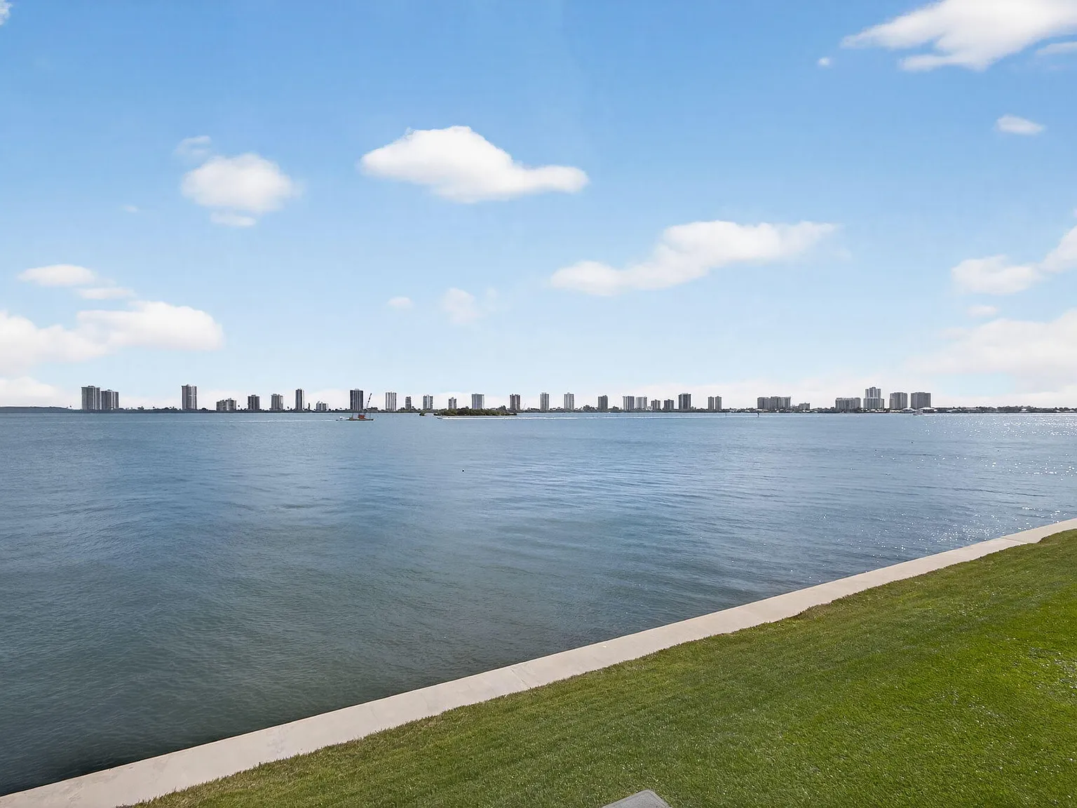 2 bed, 2.0 bath, 966 sqft, $2,800 — Photo 2