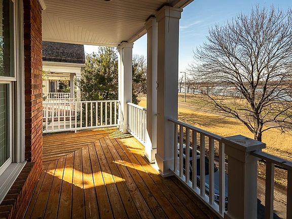 5th image of 1072 Island Dr