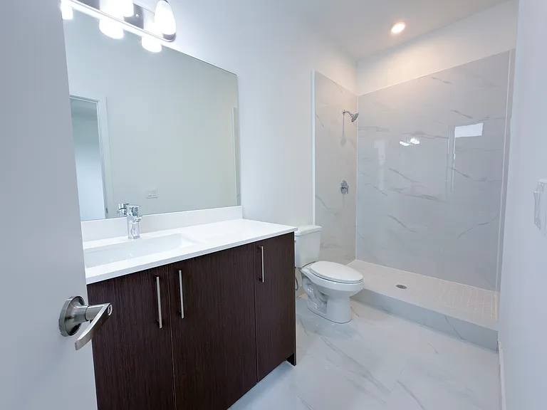 142 NW 10th Pl — Photo 18