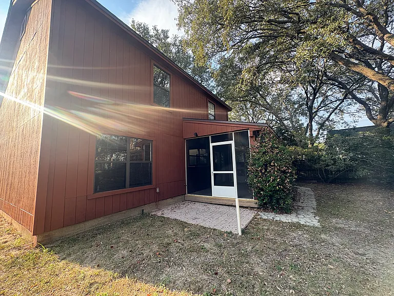 636 Fir Ave — Photo 13