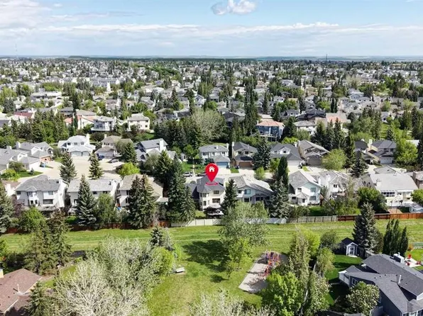 95 N Hawkstone Close NW, Calgary, AB T3G 3P3