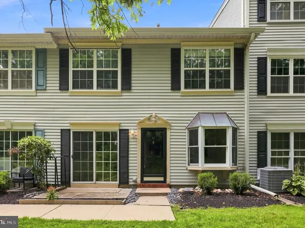 67 Cheverny Ct, Hamilton, NJ 08619
