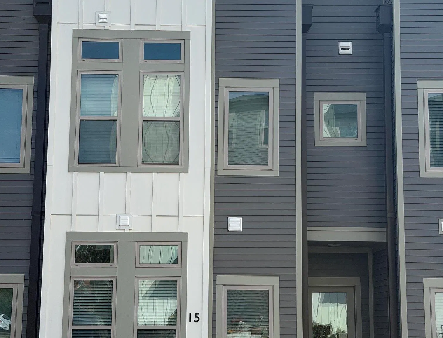 15 Vine St NE — Photo 1