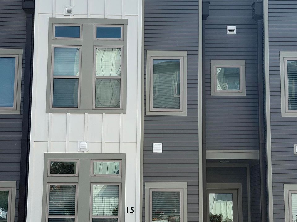 1st image of 15 Vine St NE