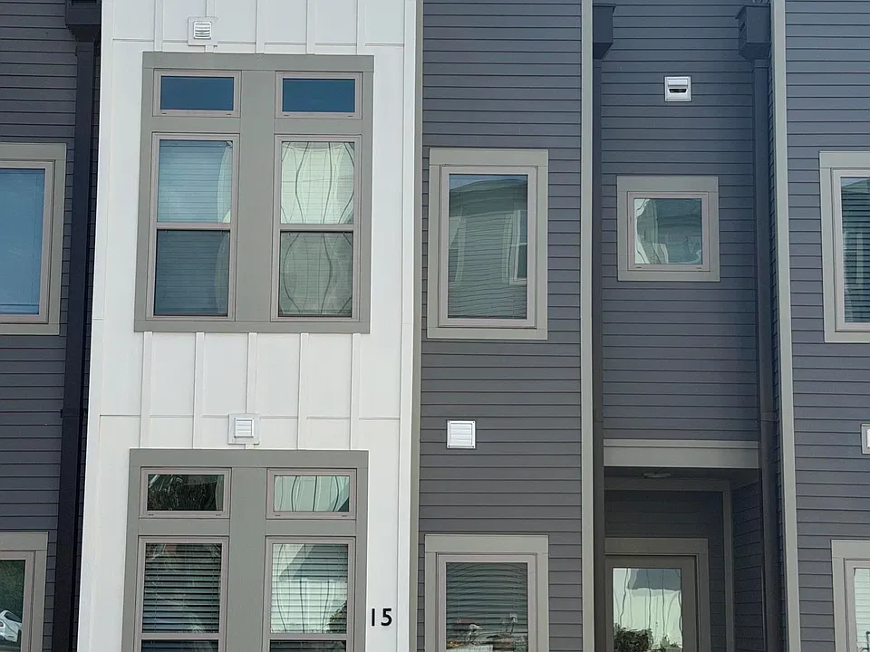 15 Vine St NE