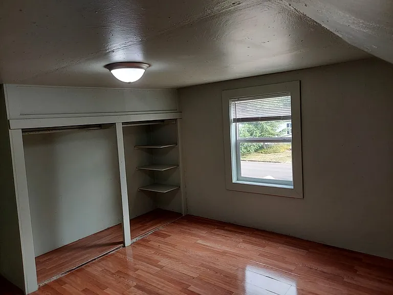 335 15th Ave SE — Photo 5