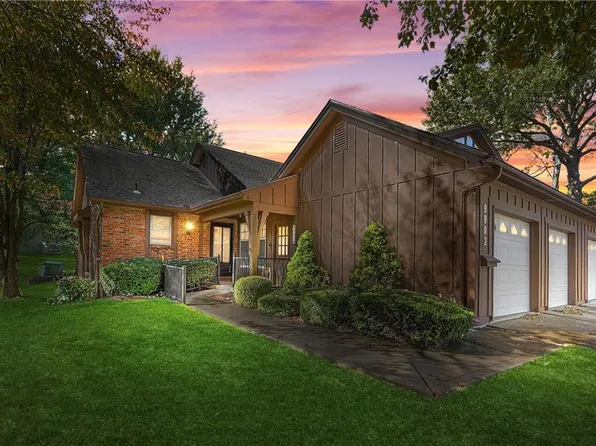 9902 Edelweiss Cir, Merriam, KS 66203