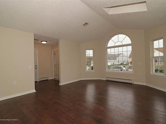 4th image of 176 Canterbury Ln