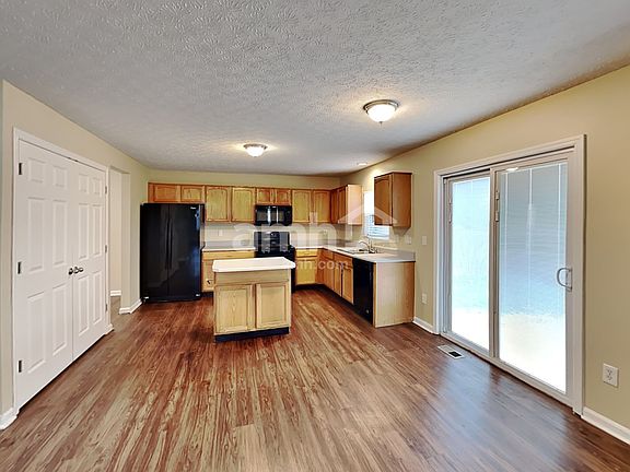 3rd image of 4024 Walnut Crossing Dr