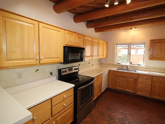 4th image of 624 E Alameda St Unit 14