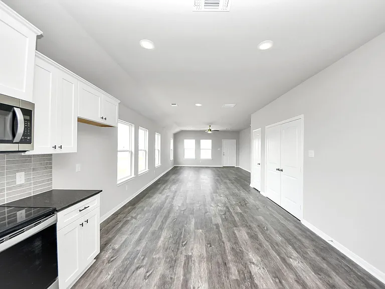 688 Swallow Dr — Photo 17