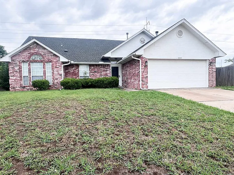 1717 Pinnacle Ln — Photo 1