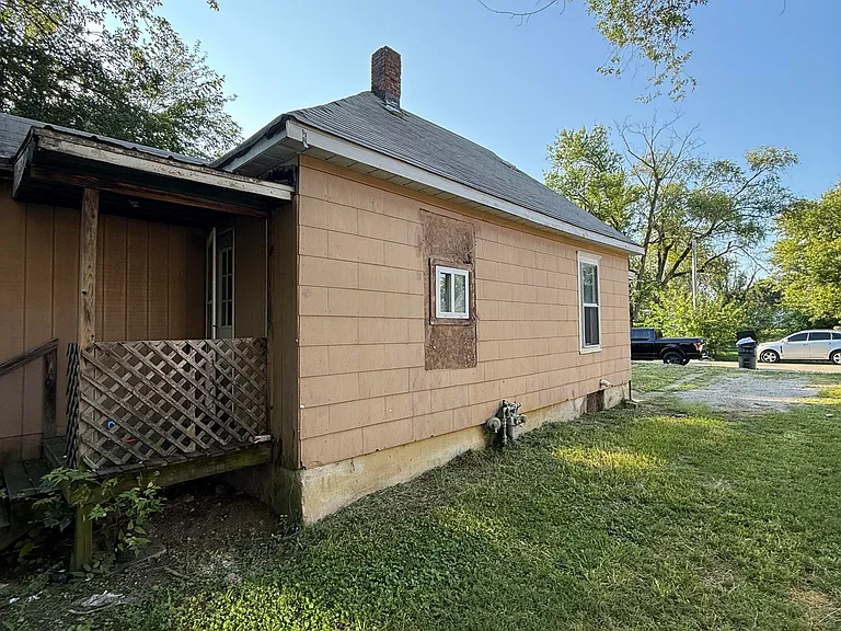 1286 E Vanderhoof St — Photo 3