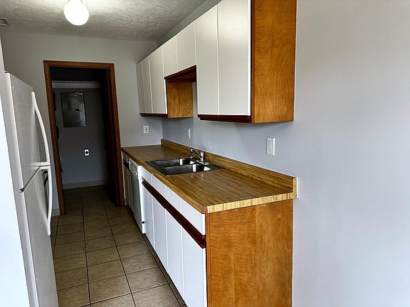 3rd image of 8325 Autumnwood Dr #C