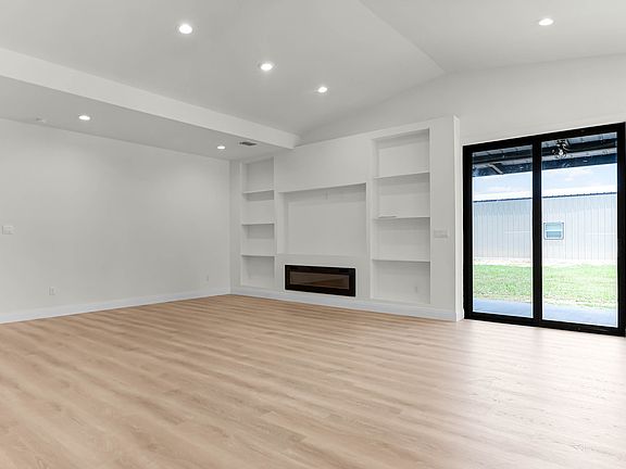 5th image of 1210 W Dallas Ave