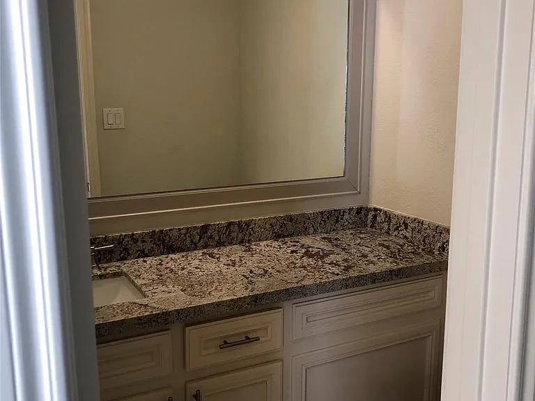 10310 Chevy Chase Dr — Photo 31