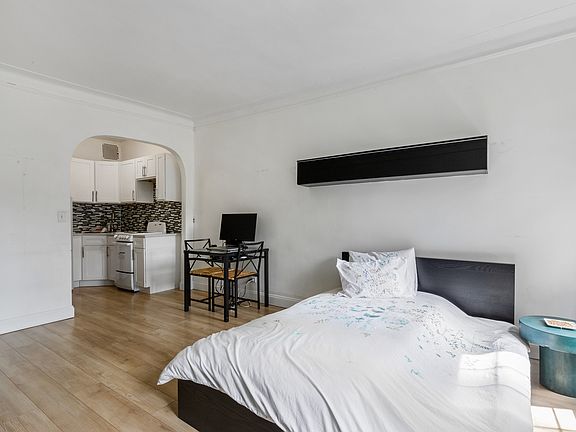 3rd image of 233 E 54th St APT 4D