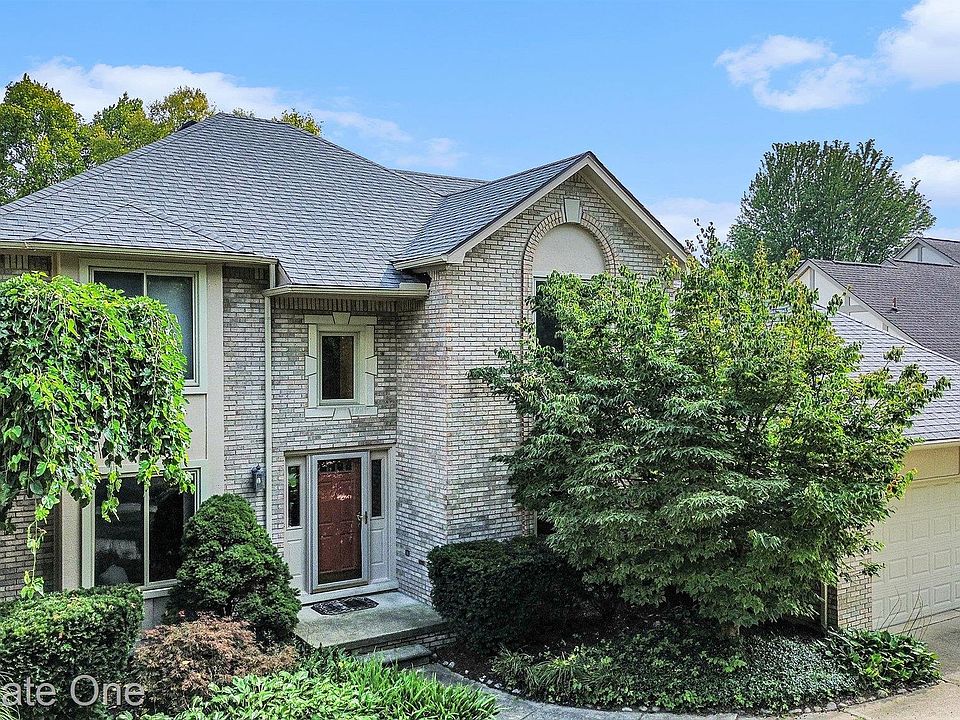 1st image of 1582 Charlevois Dr
