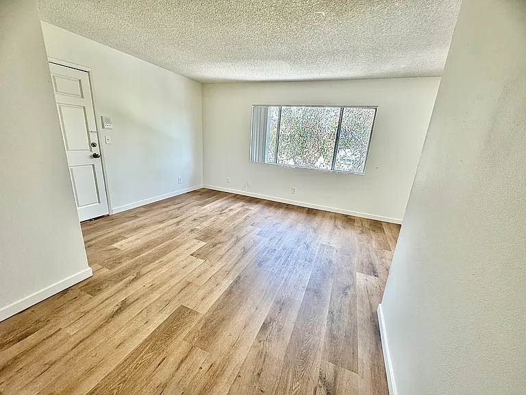 11200 Victory Blvd #9 — Photo 12