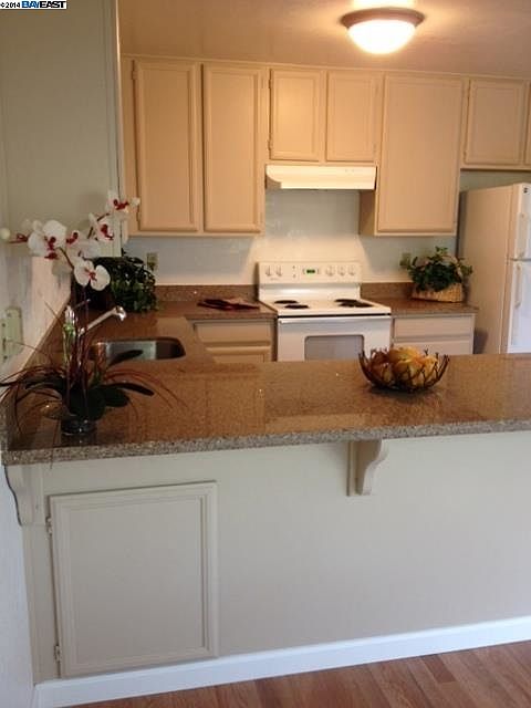 1st image of 17 Parkview Ter