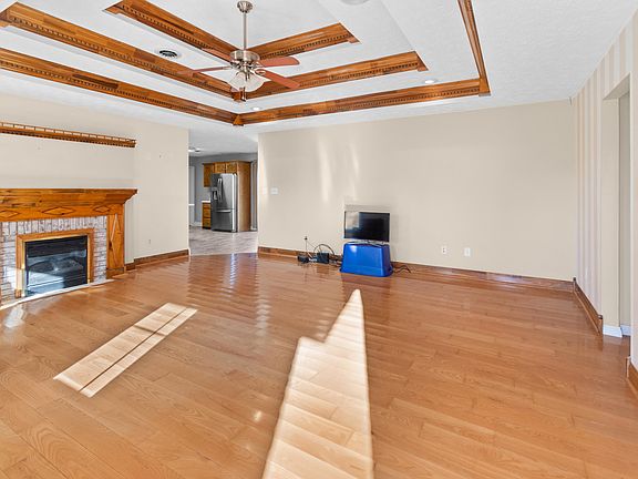 5th image of 104 Meadowcrest Dr