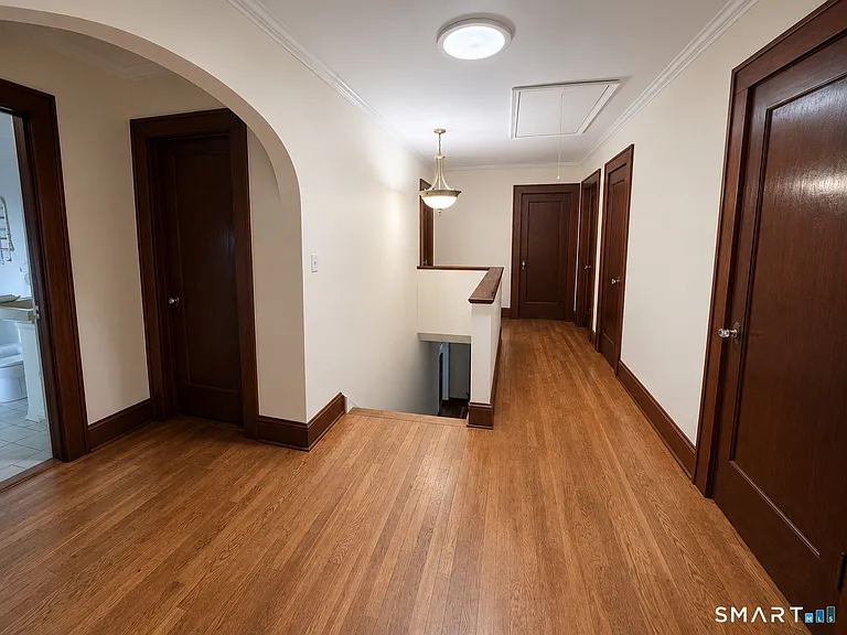 18 Fleetwood Ave — Photo 11