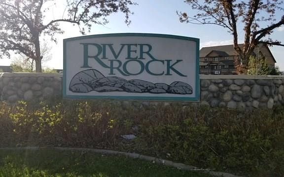 3rd image of 641 N River Rock Dr